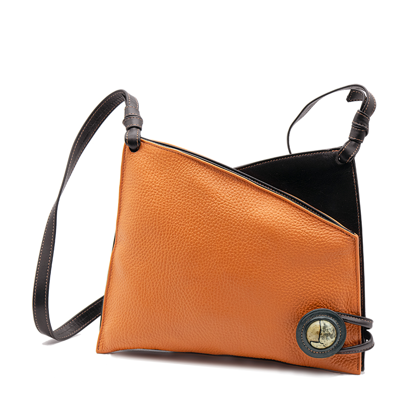 Sac à bandoulière Elsa I en cuir orange grainé ouverture à droite