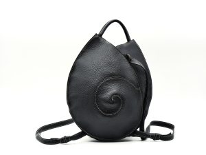 Sac à dos en cuir noir et bretelles réglables